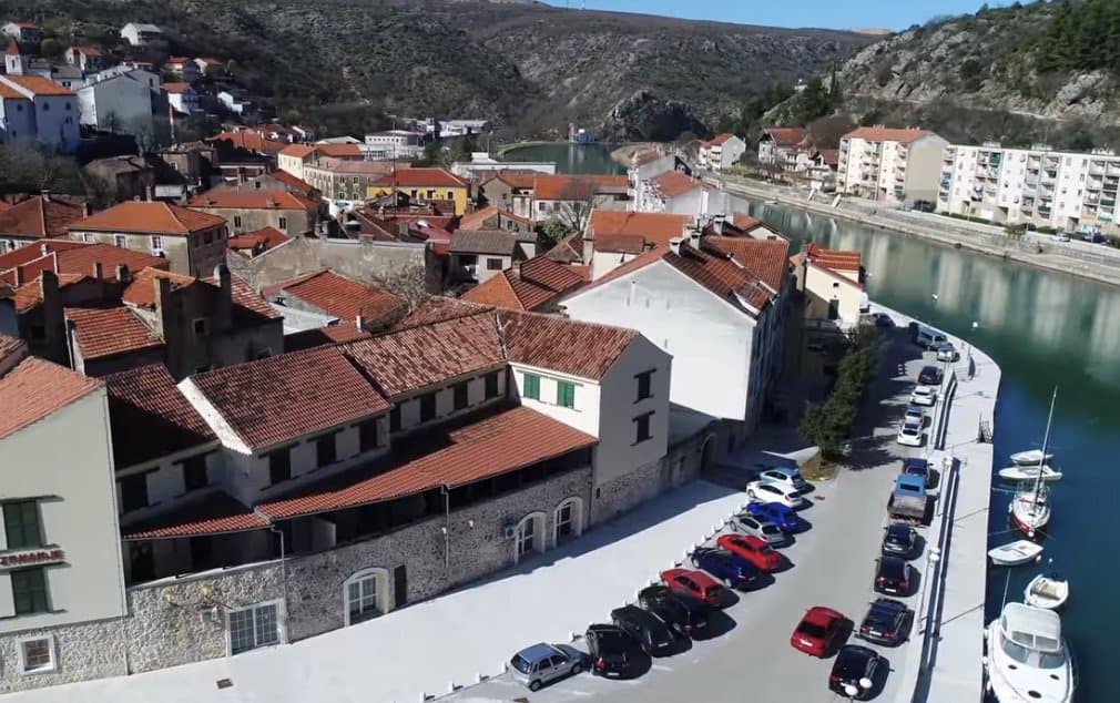 Apartman – 25 m² – Poslovni prostor u glavnoj ulici u Obrovcu, 25 m2 – Zadar, Zadarska